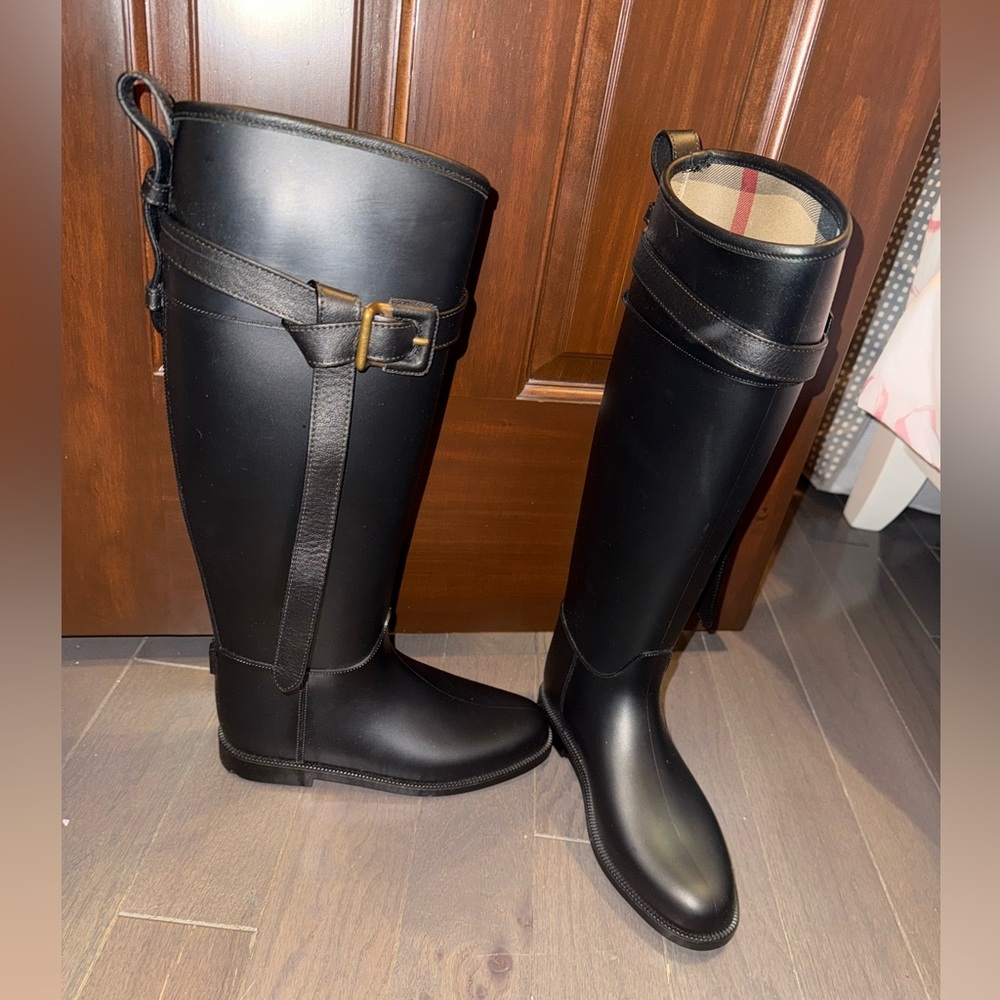 Burberry black riding boots